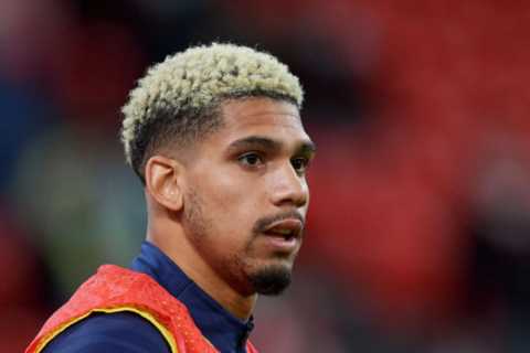 Man Utd ‘leading transfer chase for Barcelona centre-back Ronald Araujo’ as he stalls on new..