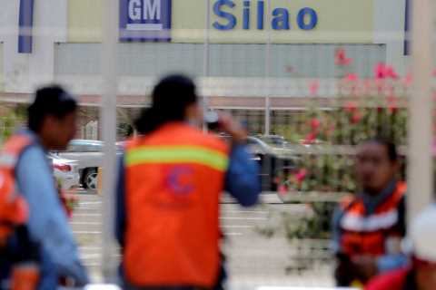 G.M. workers in Mexico pick an independent union, a trade deal test case.