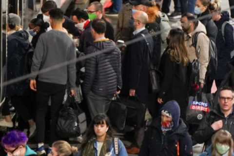 UK daily Covid cases stable with 88,171 new infections reported – as deaths fall