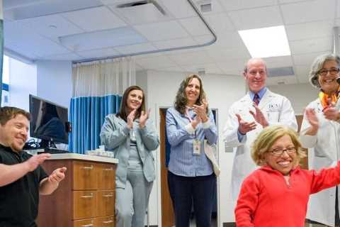 Little Couple’s Dr Jen Arnold shares rare pic with husband Bill Klein to mark World Cancer Day as..
