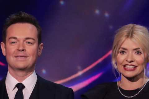 Dancing On Ice fans all make the same remark as Stephen Mulhern replaces Phillip Schofield