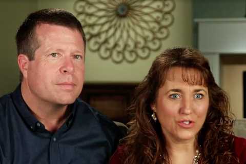 Jinger Duggar breaks dad Jim Bob’s strict rules &amp; wears sexy camo pants after avoiding family..