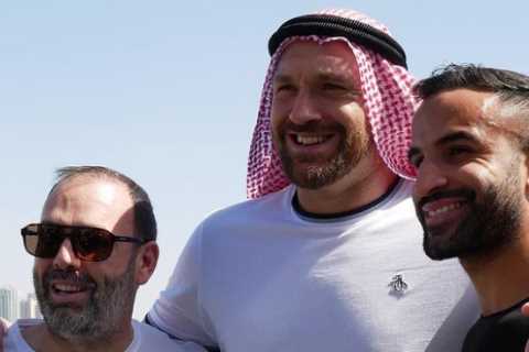 Boxing champ Tyson Fury pictured with arm around drugs kingpin Daniel Kinahan in Dubai