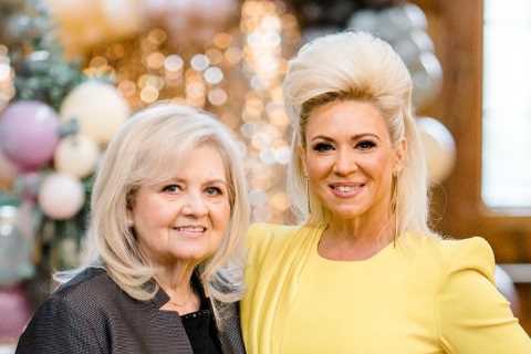 Long Island Medium Theresa Caputo, 65, stuns in a bright yellow minidress as fans say she looks..