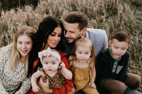 Teen Mom Chelsea Houska &amp; Cole DeBoer score HGTV reality show Farmhouse Fabulous despite fans..