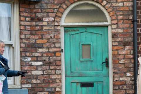 Coronation Street spoilers: Izzy Armstrong returns and clashes with mum Linda over Joseph