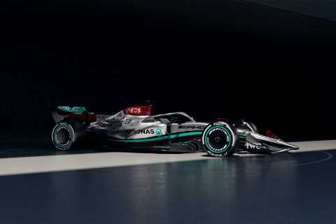 ‘Return of the Silver Arrows’ – Fans gush over retro livery as Mercedes reveal 2022 F1 car with..