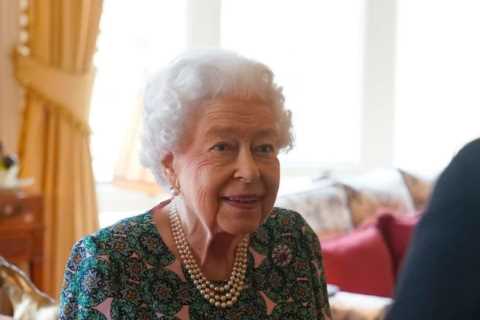 What properties does the Queen own and what is the Royal Family’s portfolio worth?
