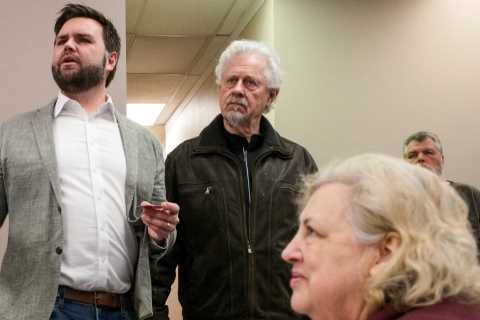 Republican Candidates Split Over Ukraine-Russia Crisis