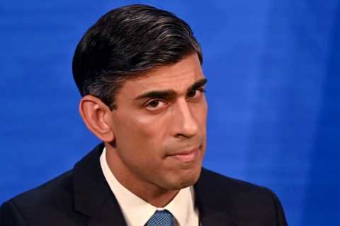 Chancellor Rishi Sunak handed questionnaire by Partygate cops