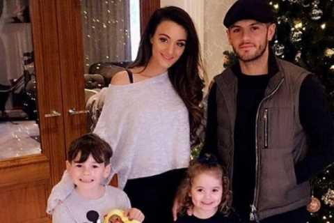 Arsenal icon Jack Wilshere buying his kids Aarhus’ away shirt… because his new home kit looks too..