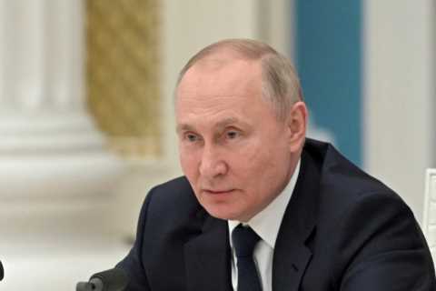 Putin ‘weaponises Facebook in bid to win propaganda war’ over Ukraine
