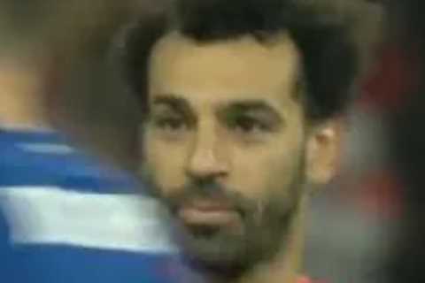 Fans convinced they know what Mo Salah said to Jorginho as Chelsea star walked up to take Carabao..