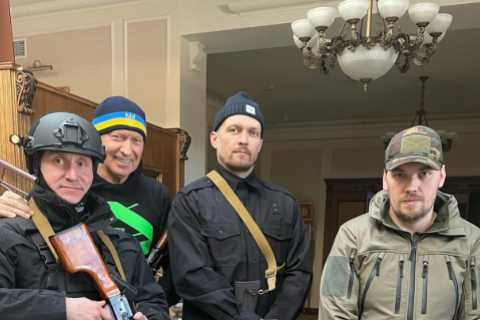 Usyk holds machine gun as boxer joins Ukraine’s front line to fight Russia putting Anthony Joshua..