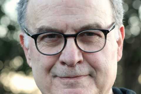 Emotional Marcelo Bielsa nearly in tears as he says goodbye to Leeds fans outside Elland Road after ..
