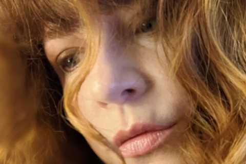 The Chase’s Jenny Ryan leaves fans hot under the collar with ‘sexy’ makeup-free selfie