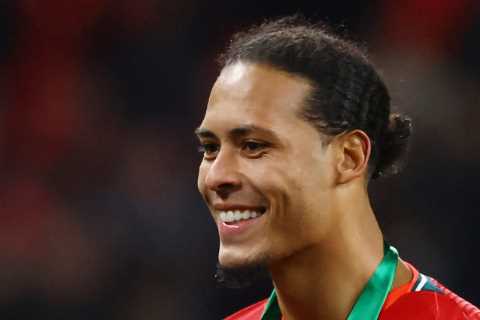 Generous Virgil van Dijk donates money &amp; signed Carabao Cup final shirt to Holland’s deaf team..
