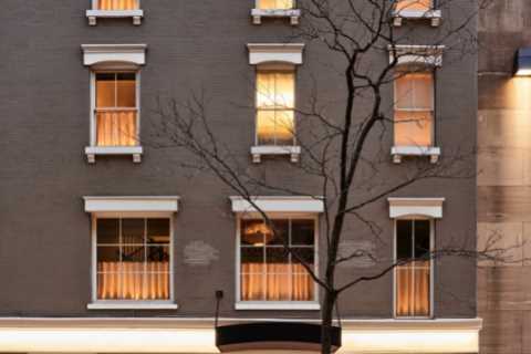 Inside Pete Davidson’s new NYC Pebble Bar featuring THREE floors of party space &amp; chic velvet..