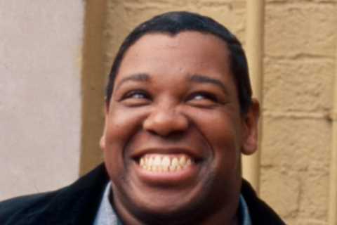 What is Johnny Brown’s net worth?