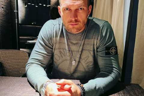 Ukrainian boxer Oleksandr Usyk vows to fight Russia to the death and says ‘I have a gun. If I have..