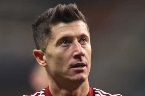 Man Utd ‘ask Lewandowski representatives to keep them informed’ of star’s Bayern Munich transfer..