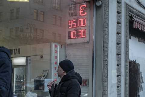 With Sanctions, U.S. and Europe Aim to Punish Putin and Fuel Russian Unrest