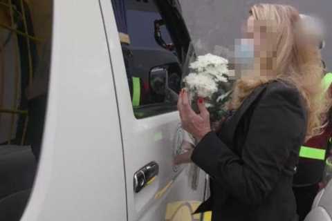Moment Shane Warne fan climbs into ambulance transporting cricketer’s body as Thai cops investigate ..