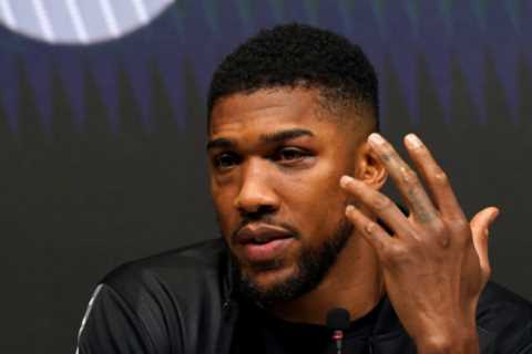 ‘He’s the best to do it’ – Anthony Joshua trolls Tyson Fury over fight record after rival announces ..