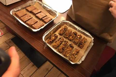 Kate Middleton bakes homemade chocolate brownies to volunteers she visits Ukrainian support centre..