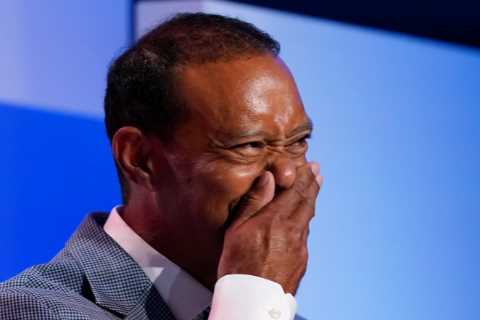 Tiger Woods breaks down in tears as he’s inducted into World Golf Hall of Fame by 14-year-old..