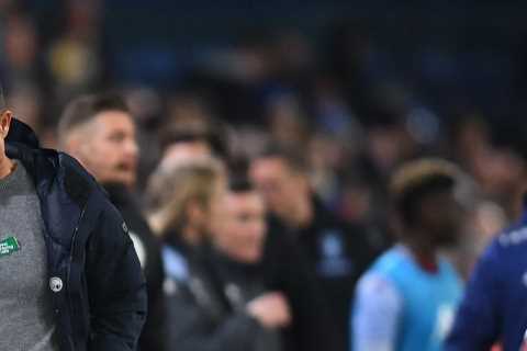 Leeds fans chant for Marcelo Bielsa after just 80 SECONDS vs Aston Villa as crowd turns against new ..