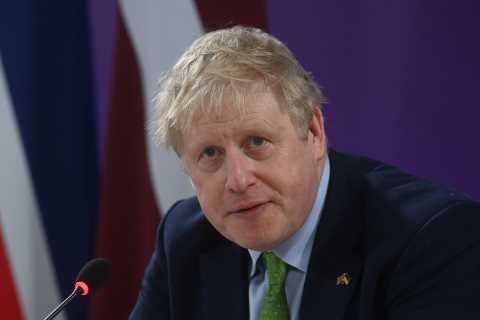Boris Johnson calls Vladimir Putin a DRUGS PUSHER ‘feeding the addiction’ of cheap gas as he..
