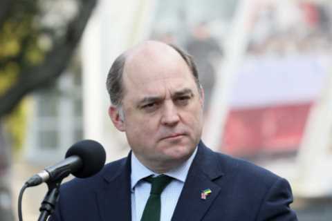 Russia accused of ‘dirty tricks’ as imposter pretending to be Ukrainian PM gets through to Defence..