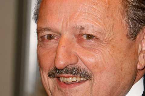 Who was Peter Bowles and what was his cause of death?