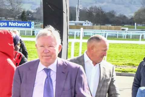 Sir Alex Ferguson arrives at Cheltenham in snazzy blazer hoping to see his horse win £350,000 Gold..