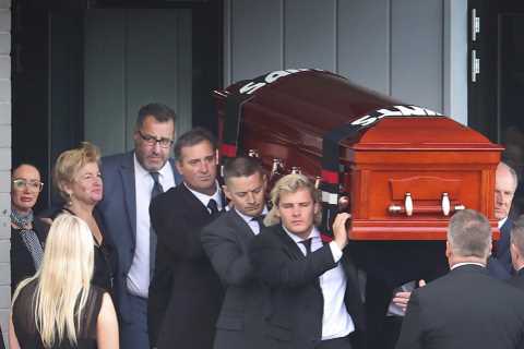 Shane Warne’s heartbroken family say final farewell to cricket legend as mourners gather for..
