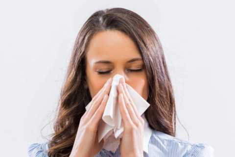 How to tell if you’ve got Omicron, a cold or hayfever as pollen bomb hits