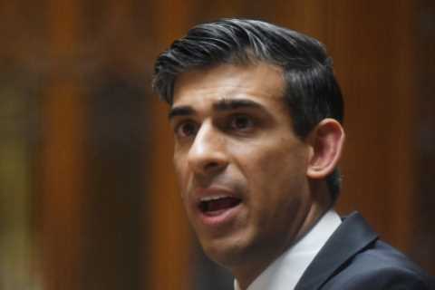 Rishi Sunak accuses BBC of marching in lockstep with Labour over economy