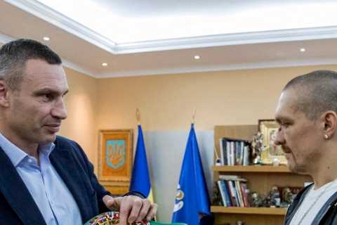 Vitali Klitschko gives Oleksandr Usyk his blessing to rematch Anthony Joshua and offers to give..