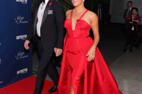 Oscars bosses were so keen for Harry &amp; Meghan to present Best Picture gong they approached them ..