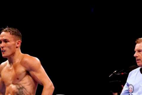 Josh Warrington wins back world title with stunning seventh-round TKO win over Kiko Martinez