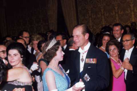 The Queen gave aide a Scottish dancing lesson during sailing trip