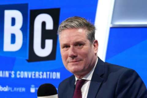 Squirming Sir Keir Starmer pours petrol on Labour’s blazing trans row by refusing to say if women..