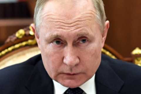 Vladimir Putin re-opens Bond-villain style military bases deep inside Arctic Circle