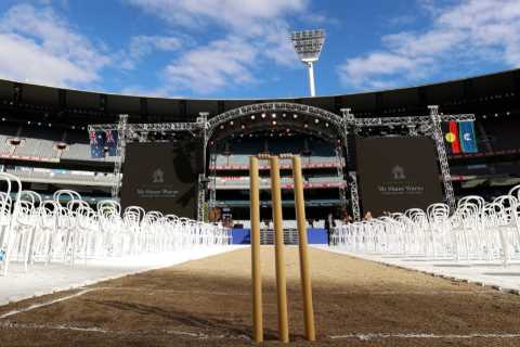 Shane Warne fans &amp; celebs gather in Melbourne and nearly half a BILLION tune in worldwide for..