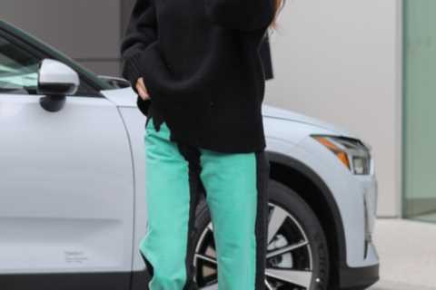 Kendall Jenner spotted ‘buying custom $100K Land Rover’ after Kardashian fans slammed model for..