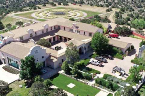 Epstein’s £20m ‘Paedo Ranch’ where he hosted Prince Andrew STILL hasn’t sold as buyers are repulsed ..