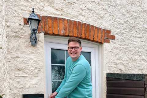 Love Island’s Dr Alex buys FOUR cottages in Wales and offers to house Ukrainian family fleeing war