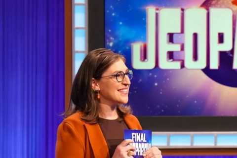 Jeopardy! fans go wild over Mayim Bialik’s dramatic makeover &amp; ‘fabulous’ new hair as she..