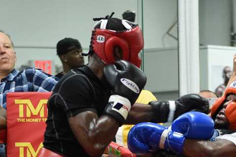 Floyd Mayweather vs Don Moore CONFIRMED as boxing legend, 45, makes shock boxing comeback on top of ..